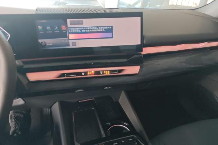 Used BMW i5 2025 eDrive 40L Luxury Package Audio And AC Panel