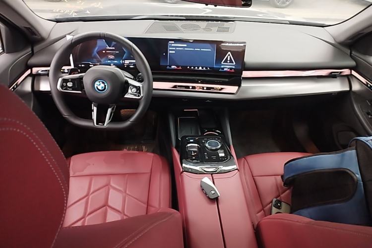 Used BMW i5 2025 eDrive 35L M Sport Package Center Console