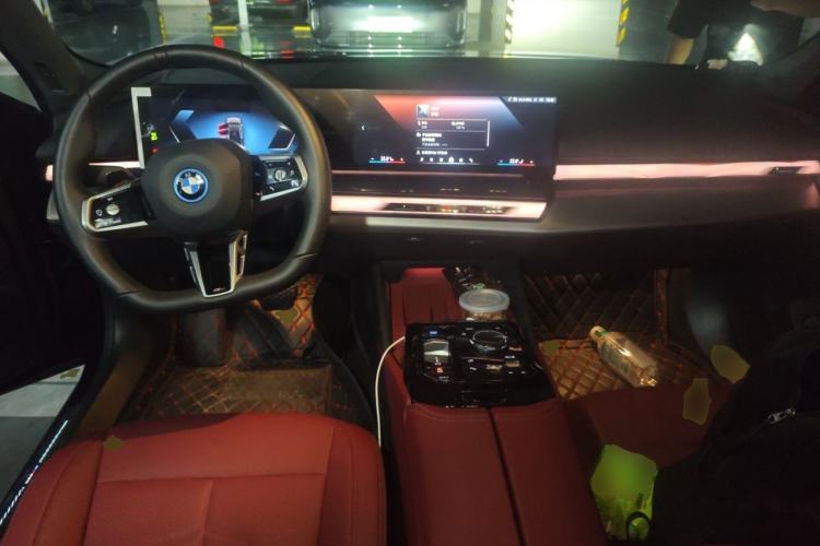 Used BMW i5 2025 eDrive 40L M Sport Package Center Console