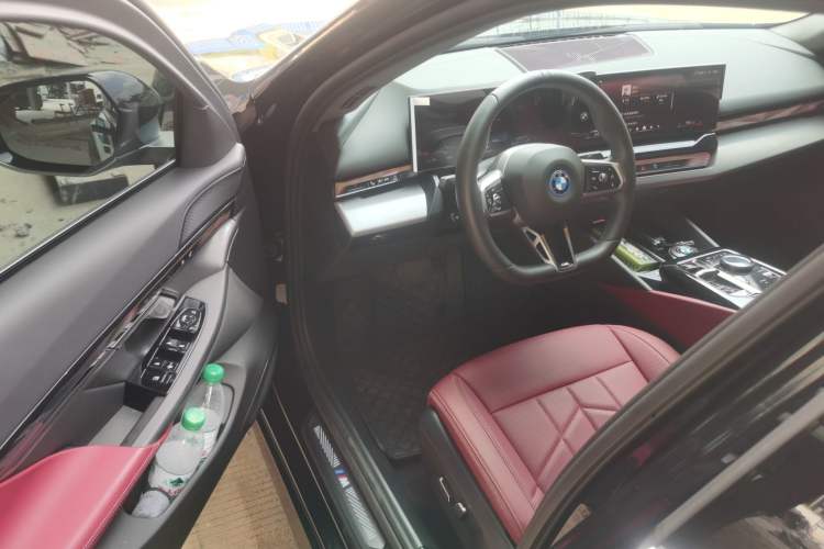 Used BMW i5 2025 eDrive 35L Luxury Package Driver Seat