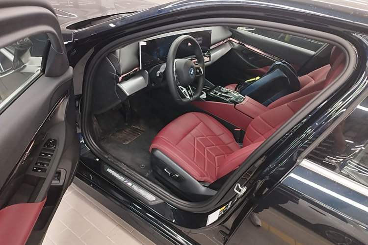 Used BMW i5 2025 eDrive 35L M Sport Package Driver Seat