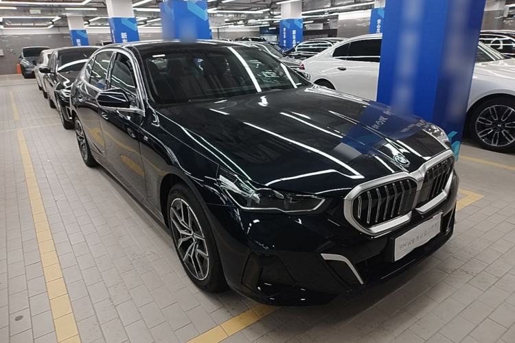 Used BMW i5 2025 eDrive 35L M Sport Package Front Right 45 Deg