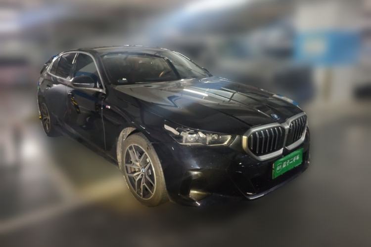Used BMW i5 2025 eDrive 40L M Sport Package Front Right 45 Deg