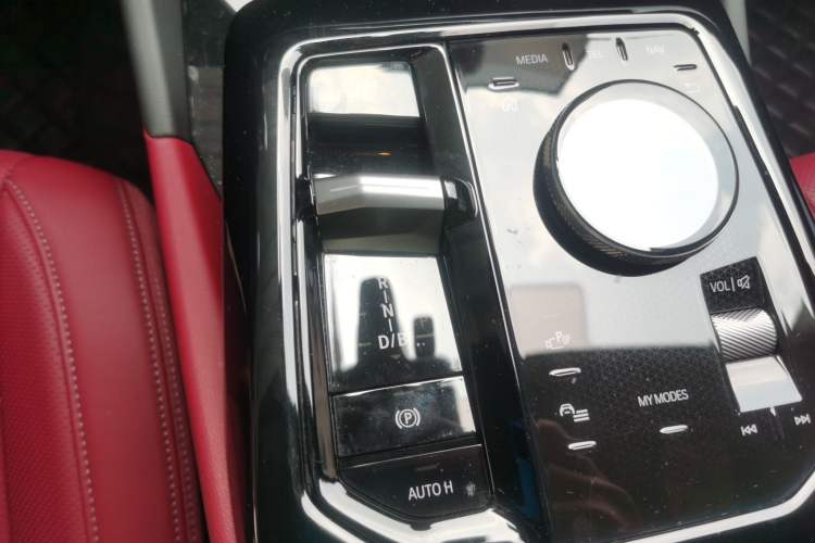 Used BMW i5 2025 eDrive 35L Luxury Package Gear Lever