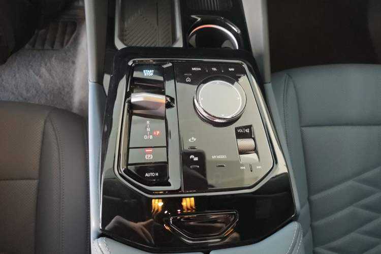 Used BMW i5 2025 eDrive 40L Luxury Package Gear Lever