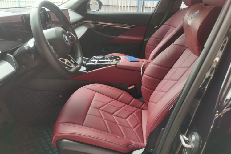 Used BMW i5 2025 eDrive 35L Luxury Package Left Front Seat
