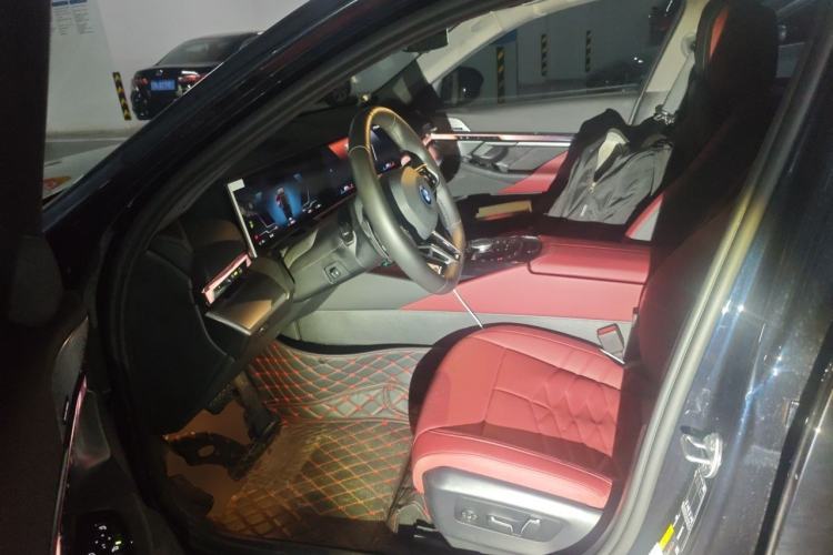 Used BMW i5 2025 eDrive 40L M Sport Package Left Front Seat