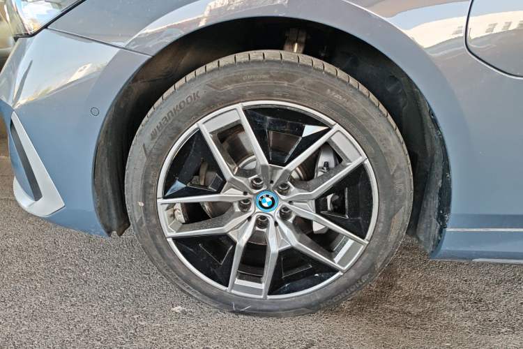 Used BMW i5 2025 eDrive 40L Luxury Package Left Front Wheel Hub