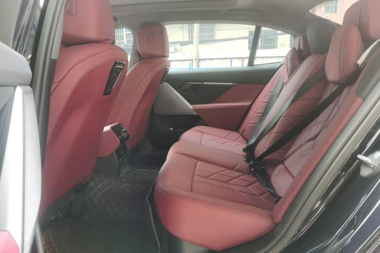 Used BMW i5 2025 eDrive 35L Luxury Package Left Rear Seat