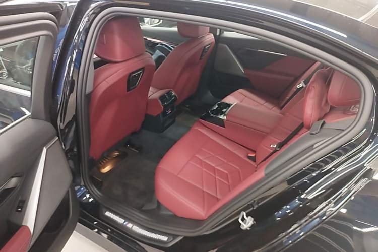 Used BMW i5 2025 eDrive 35L M Sport Package Left Rear Seat