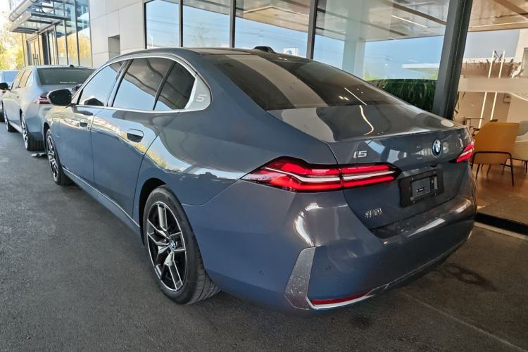 Used BMW i5 2025 eDrive 40L Luxury Package Rear Left 45 Deg