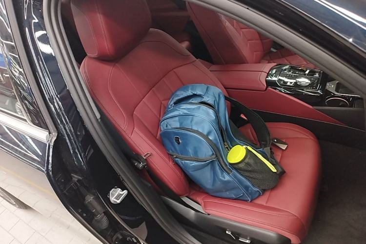 Used BMW i5 2025 eDrive 35L M Sport Package Right Front Seat