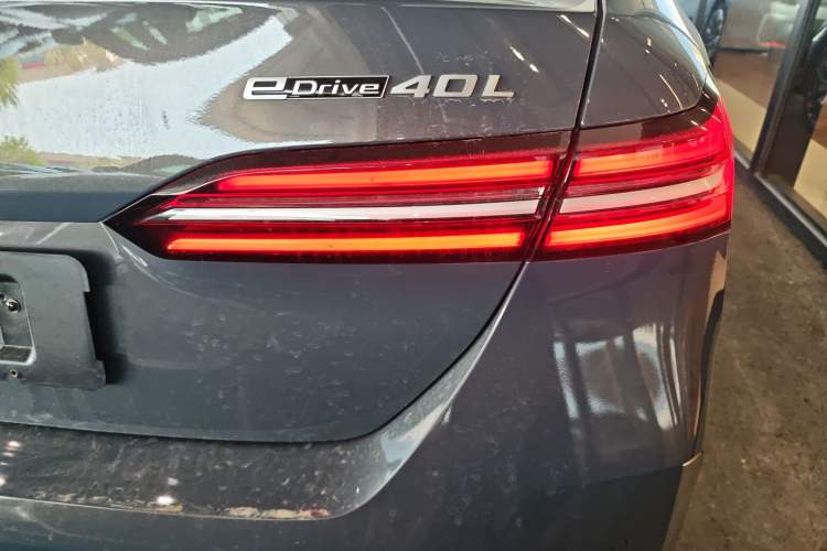 Used BMW i5 2025 eDrive 40L Luxury Package Right Rear Taillight