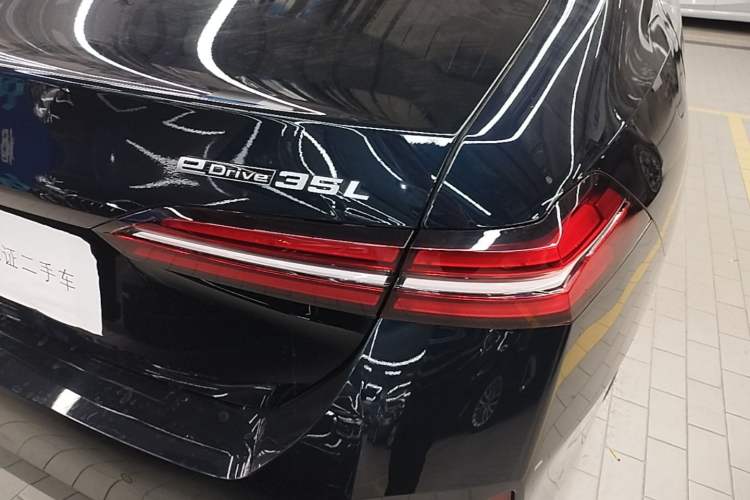 Used BMW i5 2025 eDrive 35L M Sport Package Right Rear Taillight
