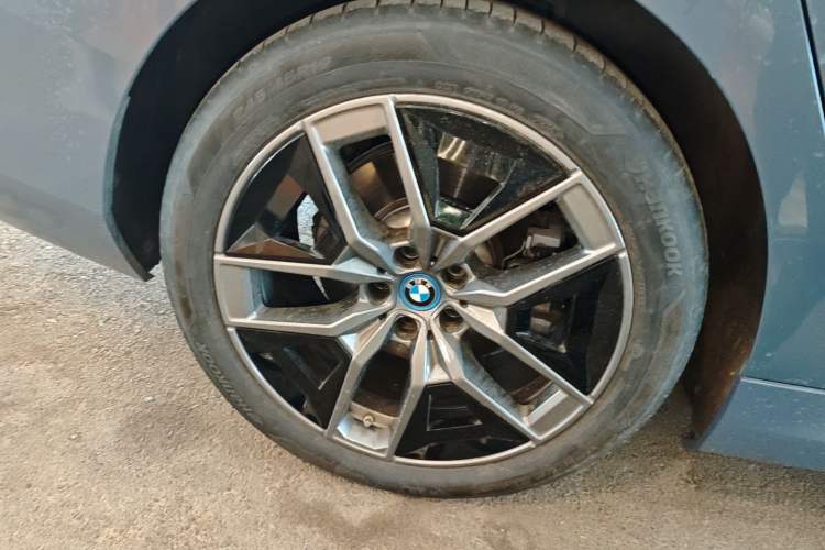 Used BMW i5 2025 eDrive 40L Luxury Package Right Rear Wheel Hub