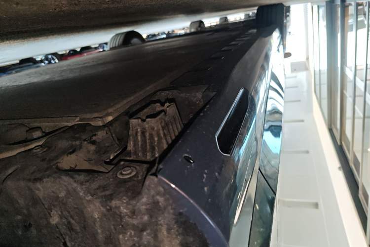Used BMW i5 2025 eDrive 40L Luxury Package Right Side Sill