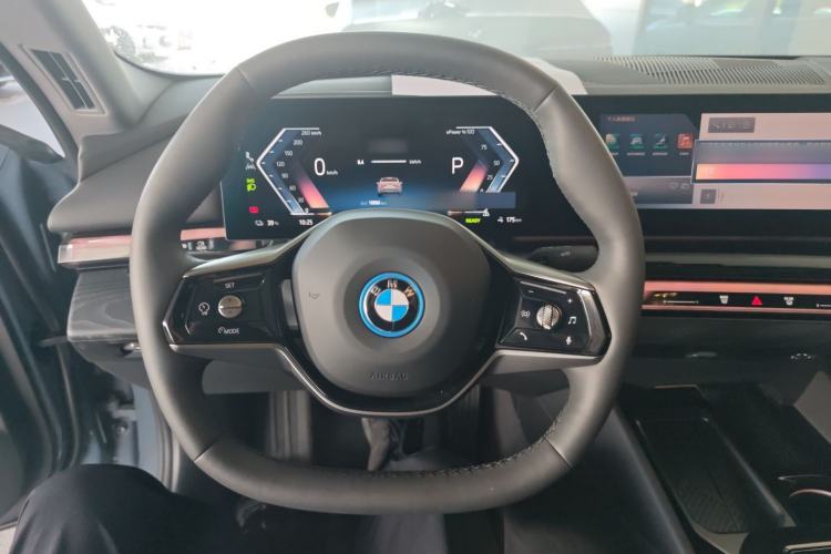 Used BMW i5 2025 eDrive 40L Luxury Package Steering Wheel