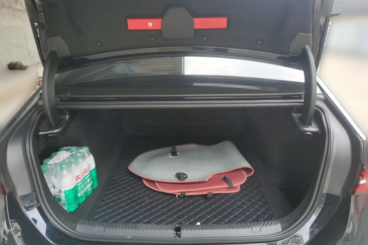 Used BMW i5 2025 eDrive 35L Luxury Package Trunk