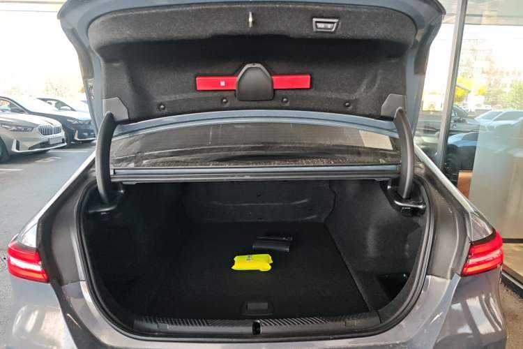 Used BMW i5 2025 eDrive 40L Luxury Package Trunk