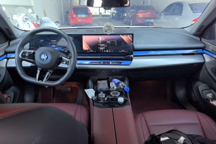 Used BMW i5 2025 eDrive 40L M Sport Package Center Console