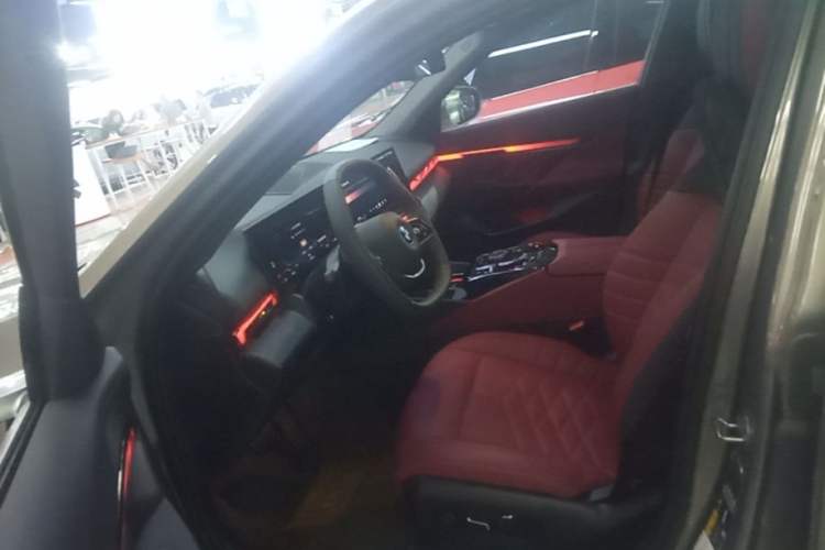 Used BMW i5 2025 eDrive 35L Luxury Package Driver Seat