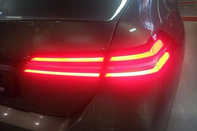Used BMW i5 2025 eDrive 35L Luxury Package Exterior 3