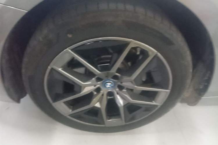 Used BMW i5 2025 eDrive 35L Luxury Package Exterior 4