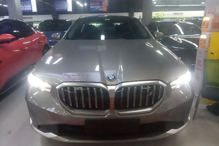 Used BMW i5 2025 eDrive 35L Luxury Package Front
