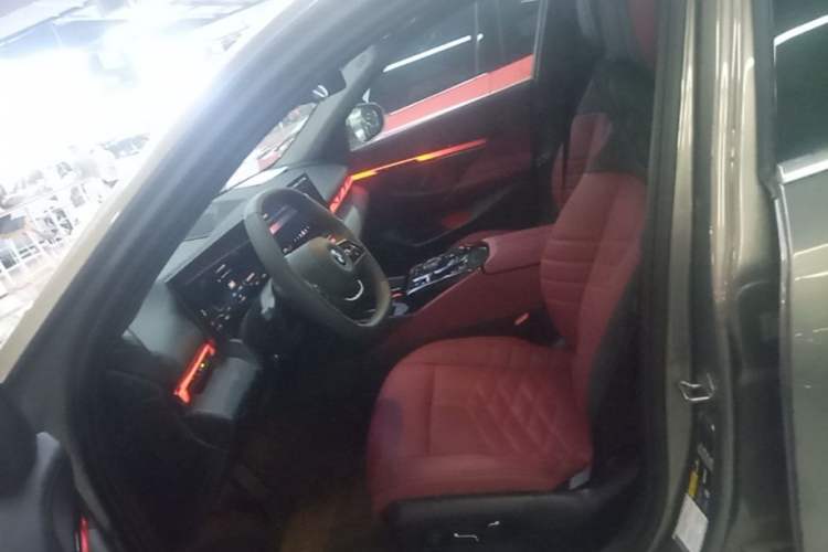 Used BMW i5 2025 eDrive 35L Luxury Package Left Front Seat