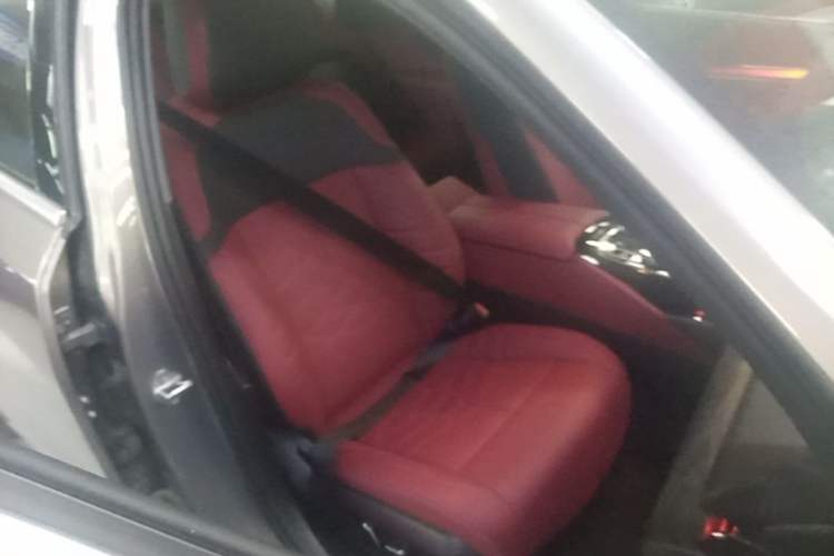 Used BMW i5 2025 eDrive 35L Luxury Package Right Front Seat