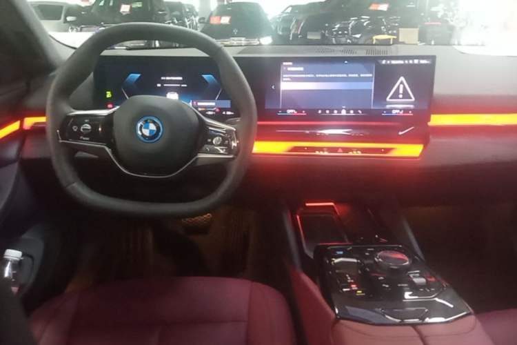 Used BMW i5 2025 eDrive 35L Luxury Package Steering Wheel
