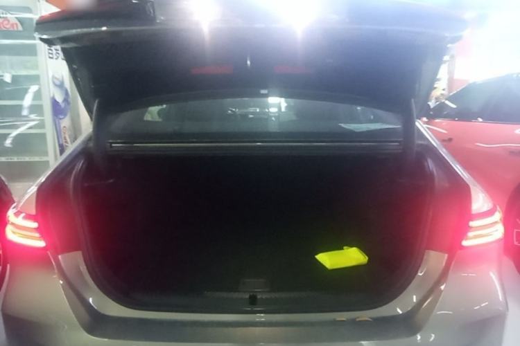 Used BMW i5 2025 eDrive 35L Luxury Package Trunk