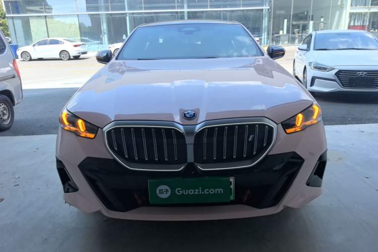 Used BMW i5 2025 eDrive 40L M Sport Package Front