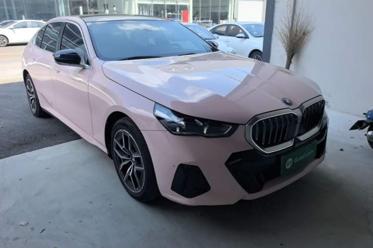 Used BMW i5 2025 eDrive 40L M Sport Package Front Right 45 Deg