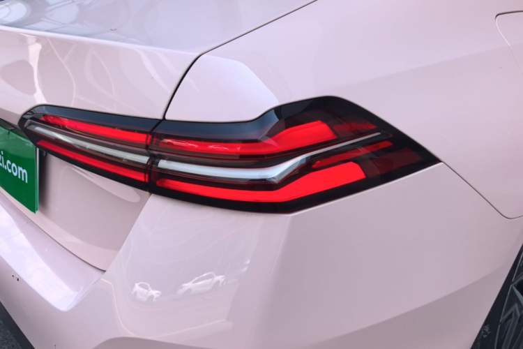Used BMW i5 2025 eDrive 40L M Sport Package Right Rear Taillight