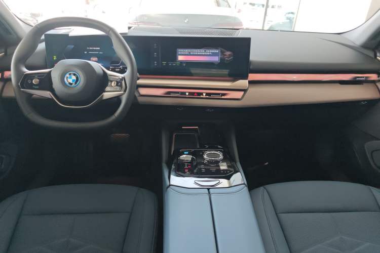 Used BMW i5 2025 xDrive 50L Luxury Package Center Console