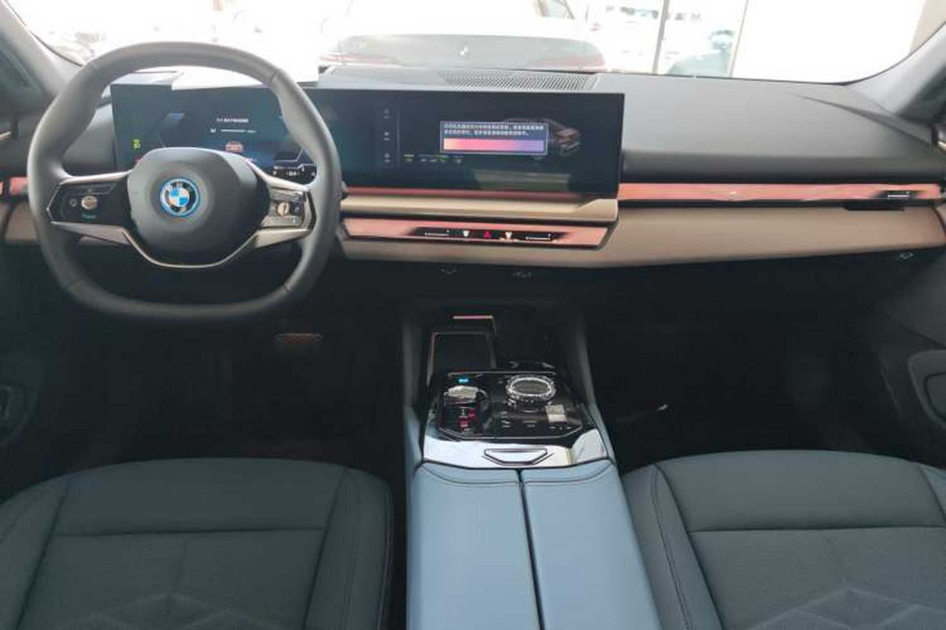 Used BMW i5 2025 xDrive 50L Luxury Package Center Console