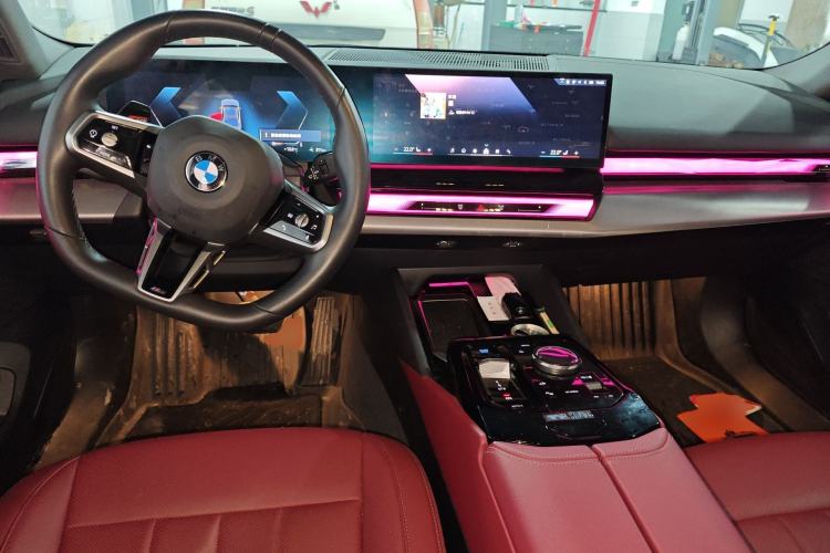 Used BMW i5 2025 eDrive 40L M Sport Package Center Console