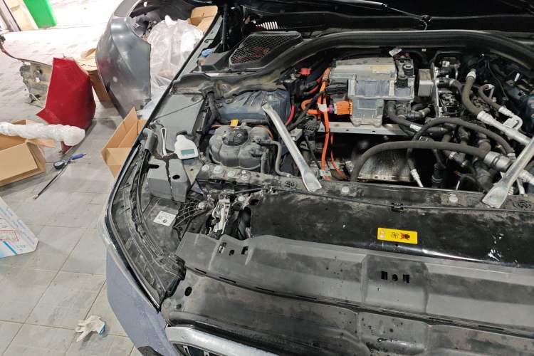 Used BMW i5 2025 eDrive 40L M Sport Package Engine Bay Right