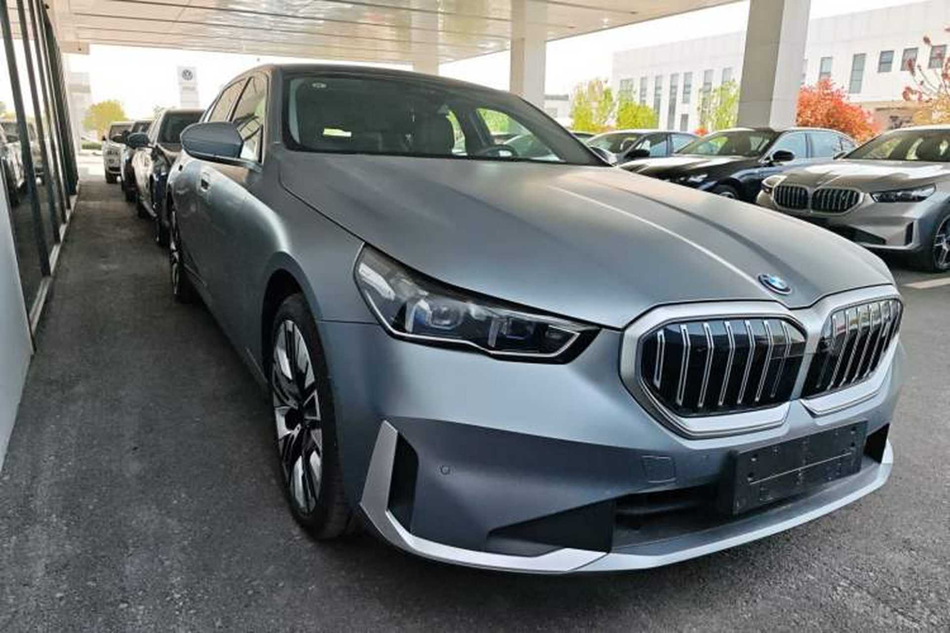 Used BMW i5 2025 xDrive 50L Luxury Package Front Right 45 Deg