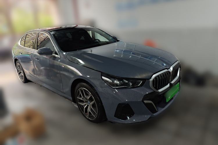 Used BMW i5 2025 eDrive 40L M Sport Package Front Right 45 Deg