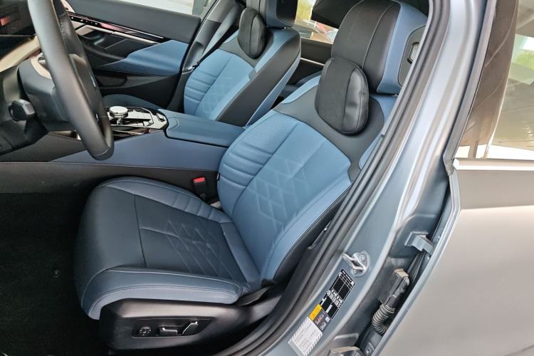 Used BMW i5 2025 xDrive 50L Luxury Package Left Front Seat