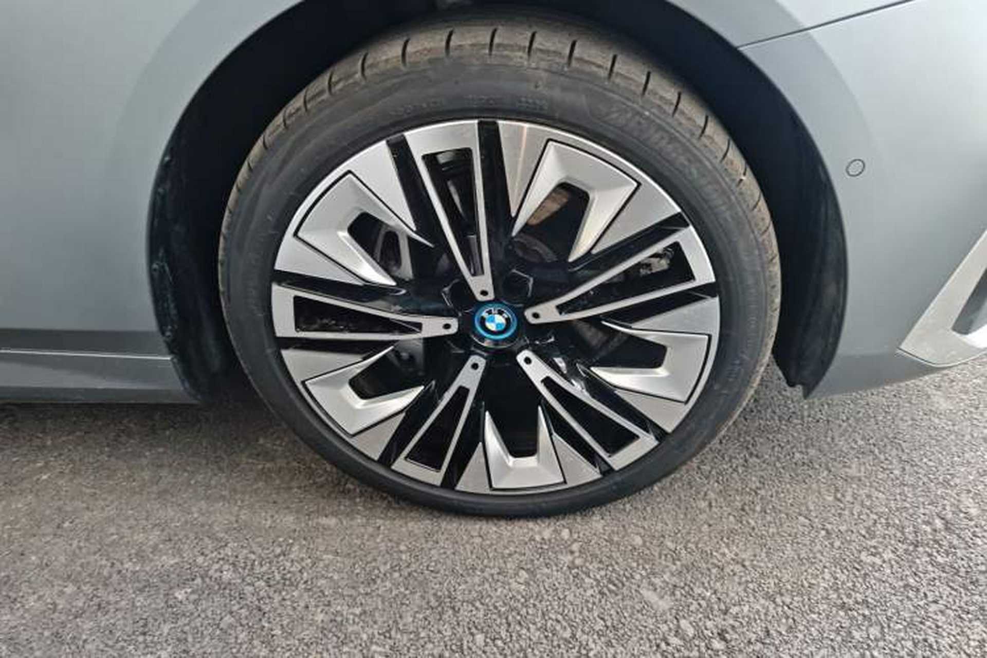 Used BMW i5 2025 xDrive 50L Luxury Package Left Front Wheel Hub
