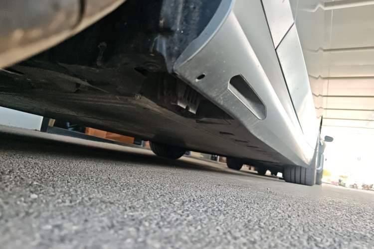Used BMW i5 2025 xDrive 50L Luxury Package Left Side Sill