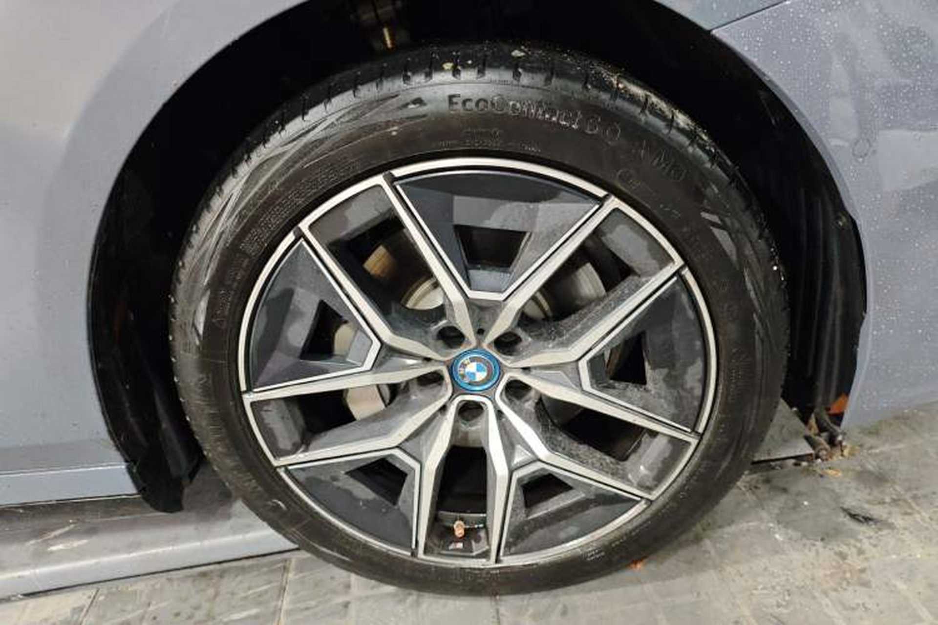 Used BMW i5 2025 eDrive 40L M Sport Package Right Front Wheel Hub