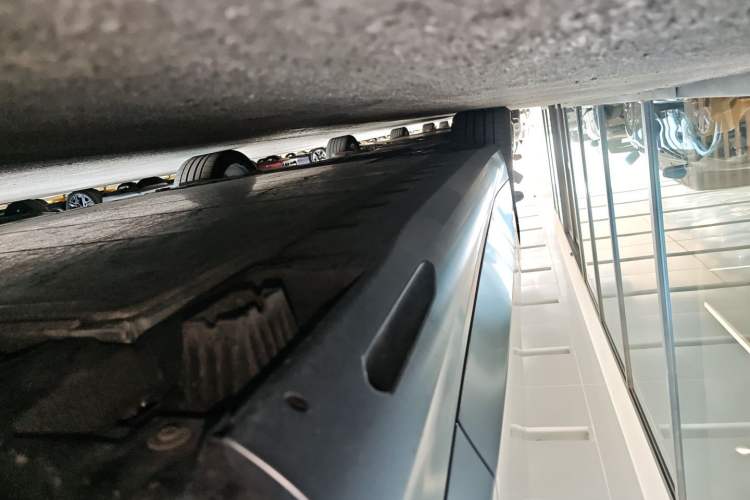 Used BMW i5 2025 xDrive 50L Luxury Package Right Side Sill
