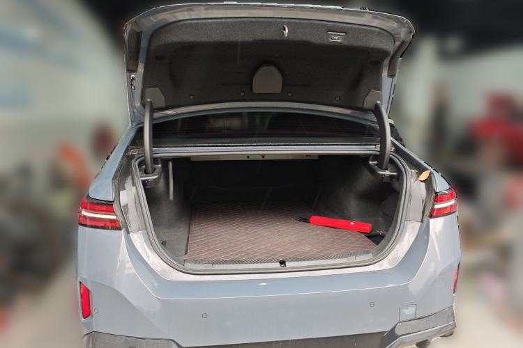 Used BMW i5 2025 eDrive 40L M Sport Package Trunk