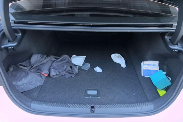 Used BMW i5 2025 eDrive 40L M Sport Package Trunk