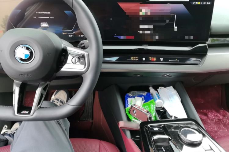 Used BMW i5 2025 eDrive 40L M Sport Package Center Console