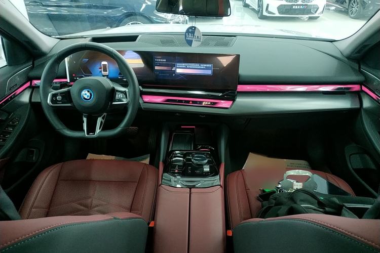 Used BMW i5 2025 eDrive 40L M Sport Package Center Console